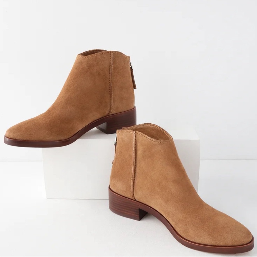 Dolce Vita - Women’s Tucker Dark Saddle Suede Boots. (US 7)